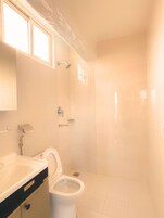 Ducha, cabezal de ducha tipo lluvia, artículos de tocador gratuitos