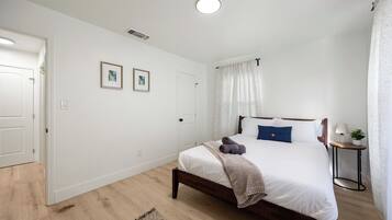 2 slaapkamers, een strijkplank/strijkijzer, wifi, beddengoed