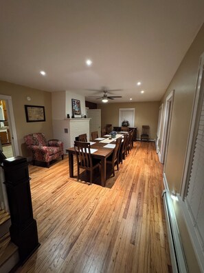 Dining - Inviting 3-bedroom house in Bloomsburg with WiFi (Bloomsburg)