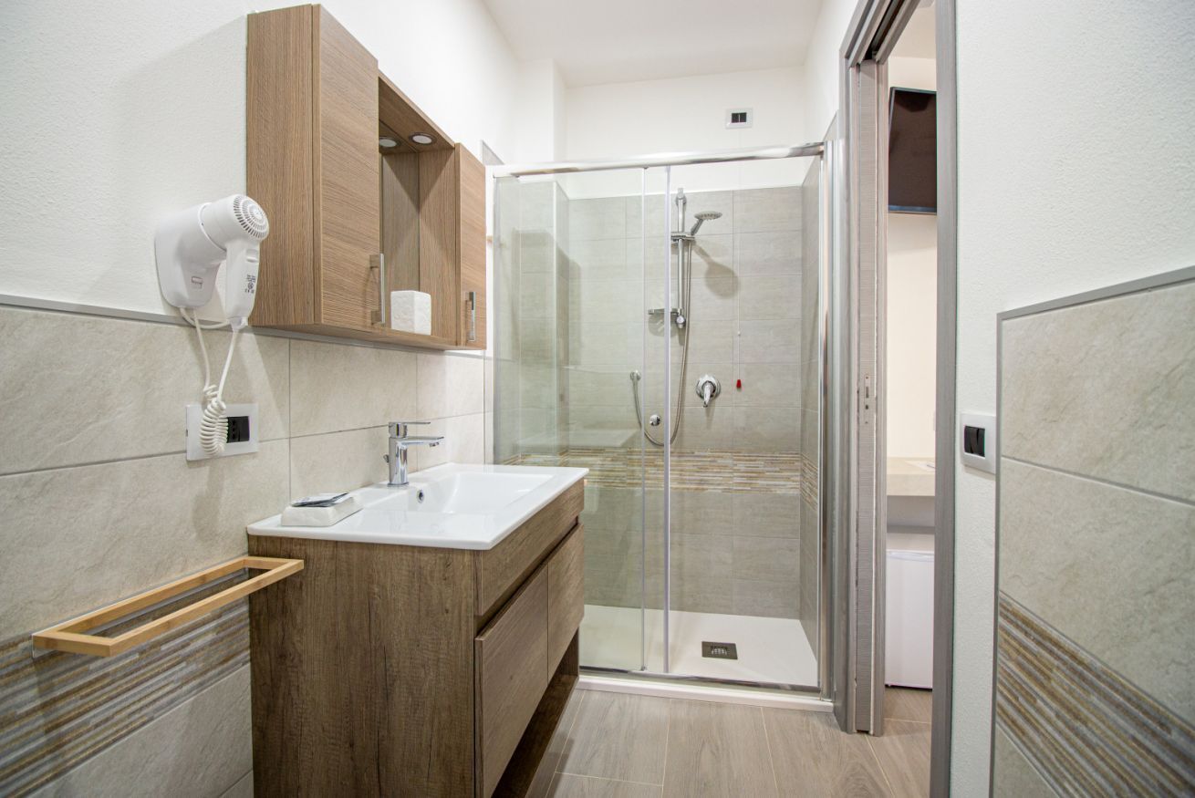 Dusche, Haartrockner, Bidet, Handtücher
