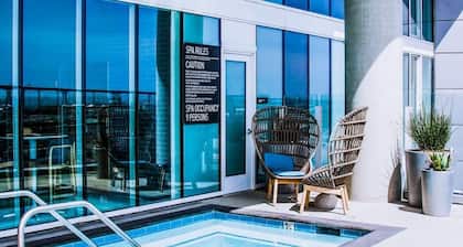 Luxurious 2-bedroom Penthouse in downtown San Diego with WiFi and fitness room