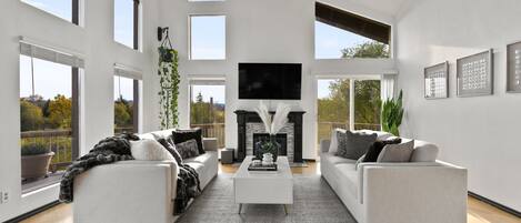 Smart TV, fireplace