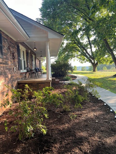  NO CLEANING FEE Century farmhouse on Lake Keowee near Clemson