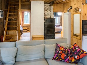 3 bedrooms, travel cot, Internet