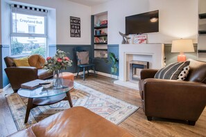 TV - Lobster Cottage - 3 Bedroom Cottage - Tenby (Tenby)