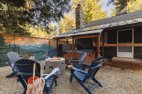 Terrace/patio - Hot tub, game loft, family friendly lots of kids toys! (Tahoe City)