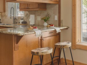 Fridge, microwave, oven, stovetop - Hot tub, game loft, family friendly lots of kids toys! (Tahoe City)