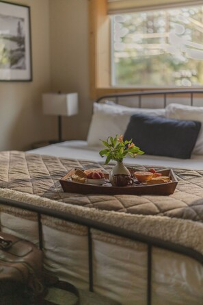 4 bedrooms, desk, iron/ironing board, travel cot - Hot tub, game loft, family friendly lots of kids toys! (Tahoe City)