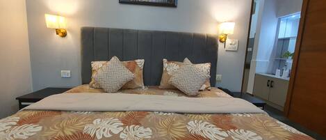 Luxury Studio Suite, City View