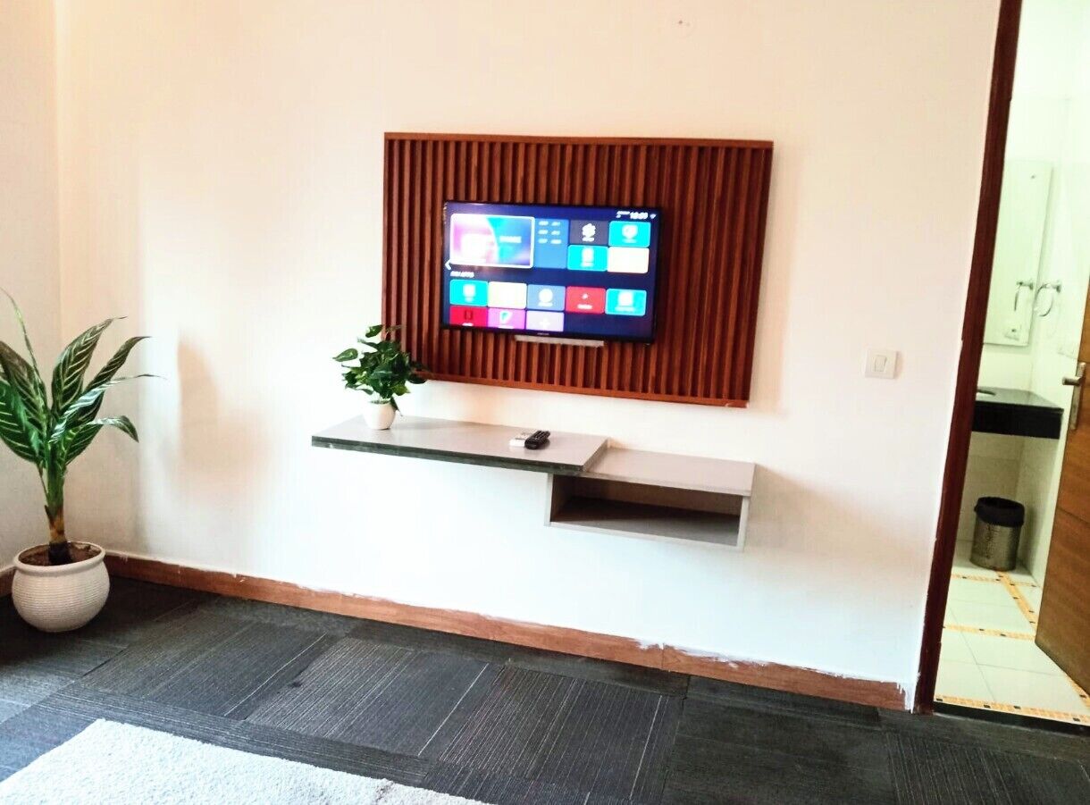 Sistema de insonorización, tabla de planchar con plancha y wifi gratis 