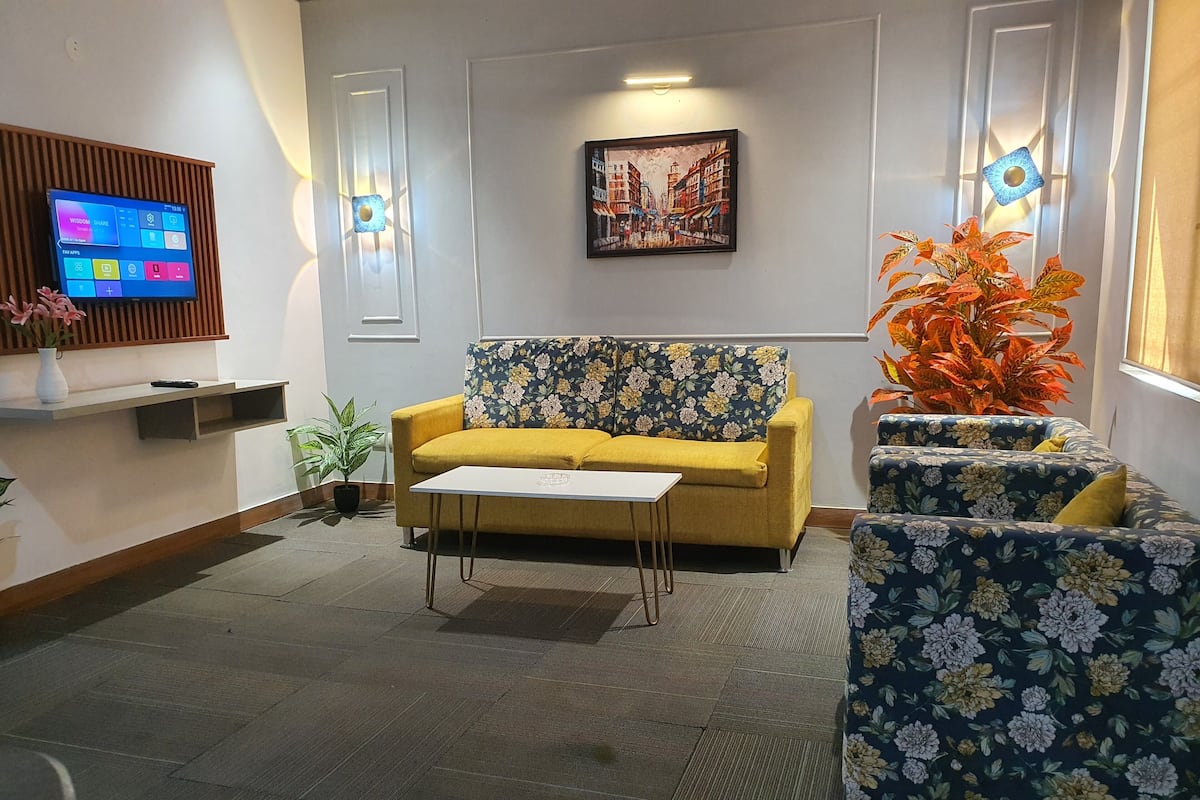 Luxury Studio Suite, City View | Living area | TV, printers