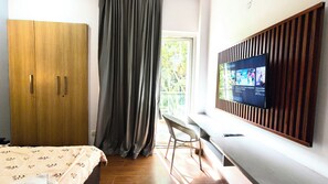Luxury Studio Suite, City View | Soundproofing, iron/ironing board, free WiFi - Mallenzo suites (Gurugram)