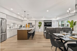 Fridge, microwave, oven, stovetop - Rockies Retreat: Pool, Hot tub, Gym, Free parking (Dead Man's Flats)