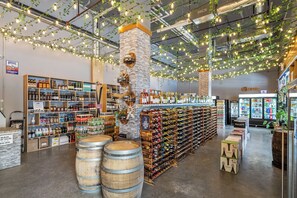 Gift shop - Rockies Retreat: Pool, Hot tub, Gym, Free parking (Dead Man's Flats)