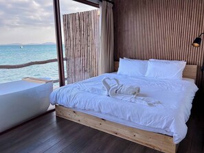 Deluxe Double Room, Ocean View | Free WiFi, bed sheets - De' Ocean land (Koh Lan)