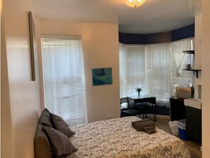 1 bedroom, desk, iron/ironing board, WiFi