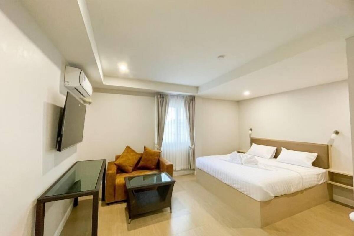 Desk, free WiFi, bed sheets