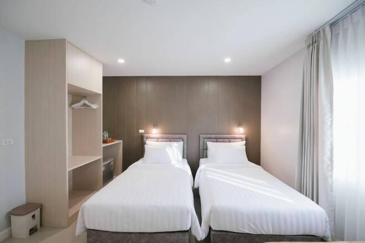 Desk, free WiFi, bed sheets