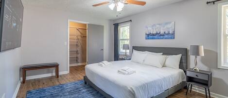 3 makuuhuonetta, silitysrauta/-lauta, ilmainen Wi-Fi, vuodevaatteet