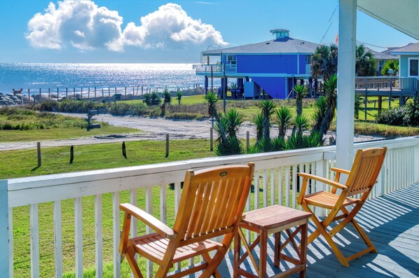 Property grounds - Charming Beachfront Cottage with Stunning Ocean Views (Galveston)