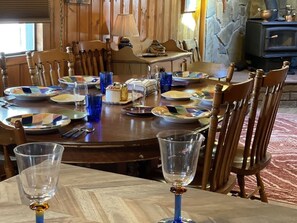 Dining - Midtown Meadow Cabin (Ruidoso)