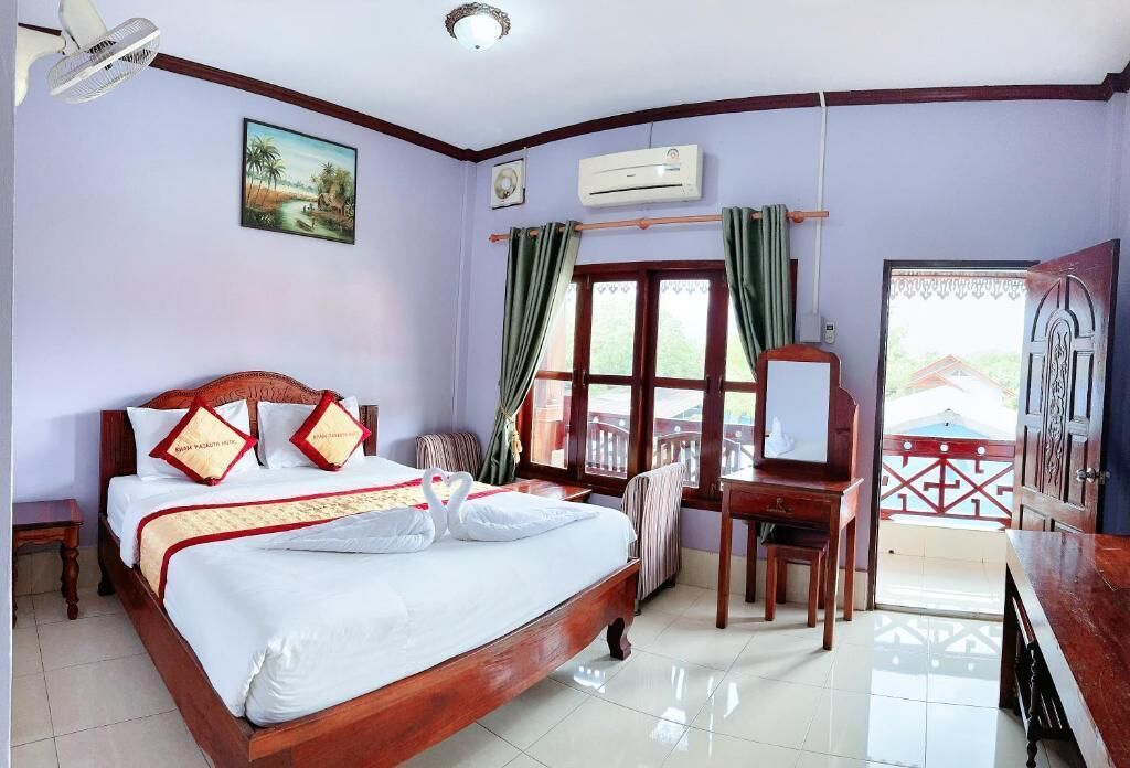 Desk, laptop workspace, free WiFi, bed sheets