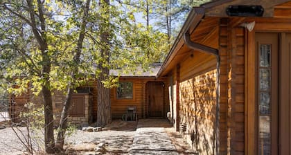 NEW! CozyCreekCabin-Treehouse-Large Deck-Mountain Home