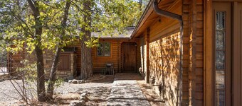 NEW! CozyCreekCabin-Treehouse-Large Deck-Mountain Home