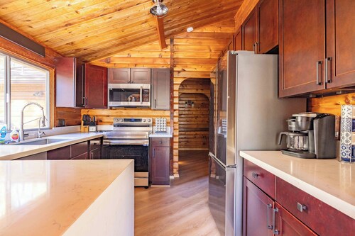 NEW! CozyCreekCabin-Treehouse-Large Deck-Mountain Home