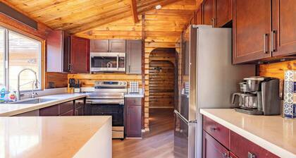 NEW! CozyCreekCabin-Treehouse-Large Deck-Mountain Home