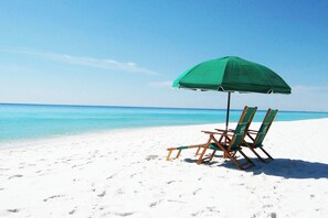På stranden
