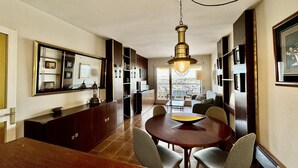 Interior - Feel the sea breeze from your balcony overlooking the port. (l'Escala)