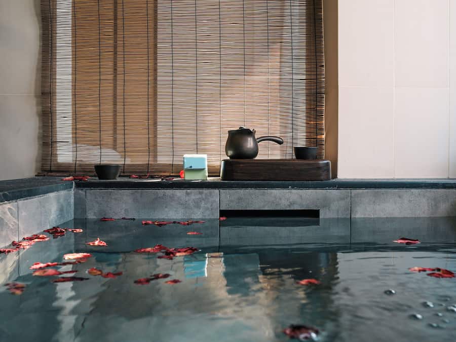 Studio Suite | Bathroom | Separate tub and shower, hair dryer, slippers, towels