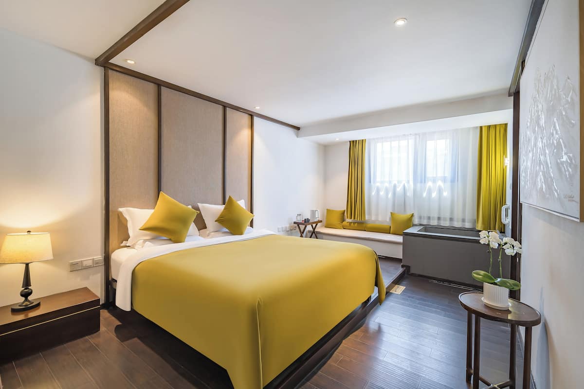 Studio Suite | Down comforters, blackout drapes, soundproofing, iron/ironing board