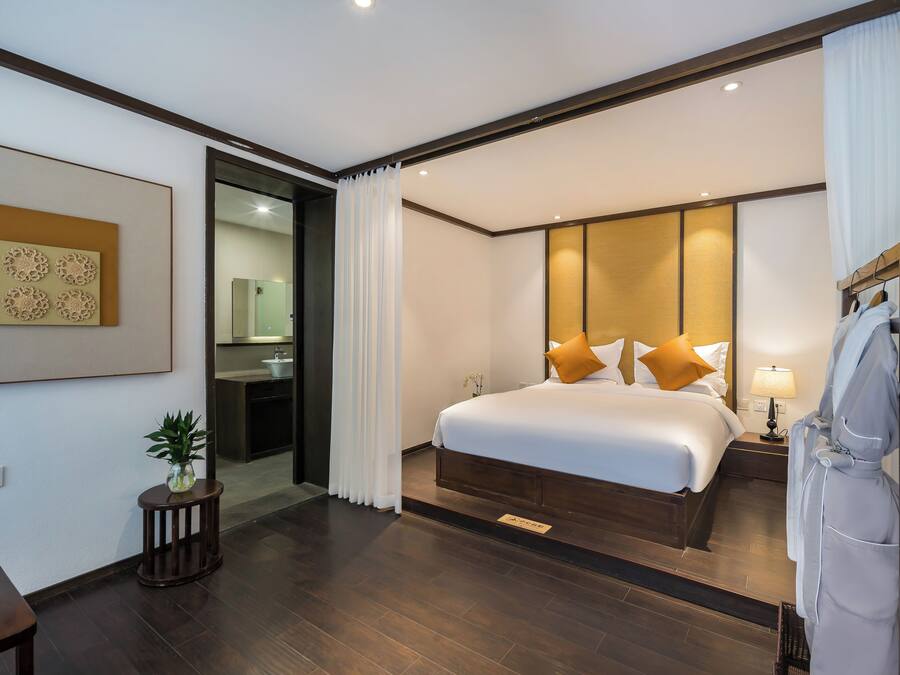 Cubrecamas, cortinas blackout y sistema de insonorización