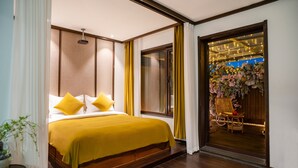 A hotel room with a bed, a window, a door leading to a balcony, and a potted plant. - BEIJING DASEIN HOTEL (Beijing)