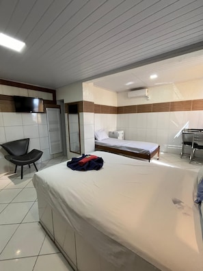 Standard Quadruple Room | Desk, laptop workspace, iron/ironing board, free WiFi - Monte Bello (Feira de Santana)