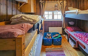 3 bedrooms, bed sheets