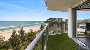 A balcony with a view of the beach and ocean. - Pacific Regis (Burleigh Heads)