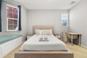 3 bedrooms, desk, iron/ironing board, WiFi