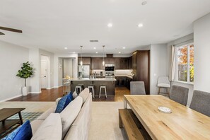 Interior - New! Spacious House w/BBQ, theater, nice Newark with AC, BBQ, close to techs (Newark)