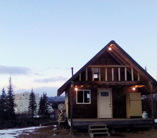 Igloo City Cabin Rentals #1 Charming Cabin in Broad Pass at the Igloo Property