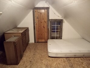 1 bedroom, bed sheets