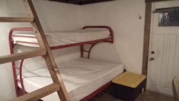 1 bedroom, bed sheets