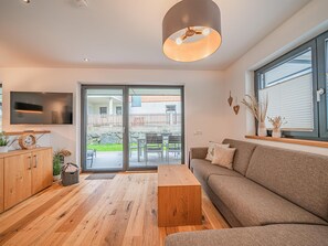 TV - Modern wellness oasis with its own sauna (Hollersbach im Pinzgau)