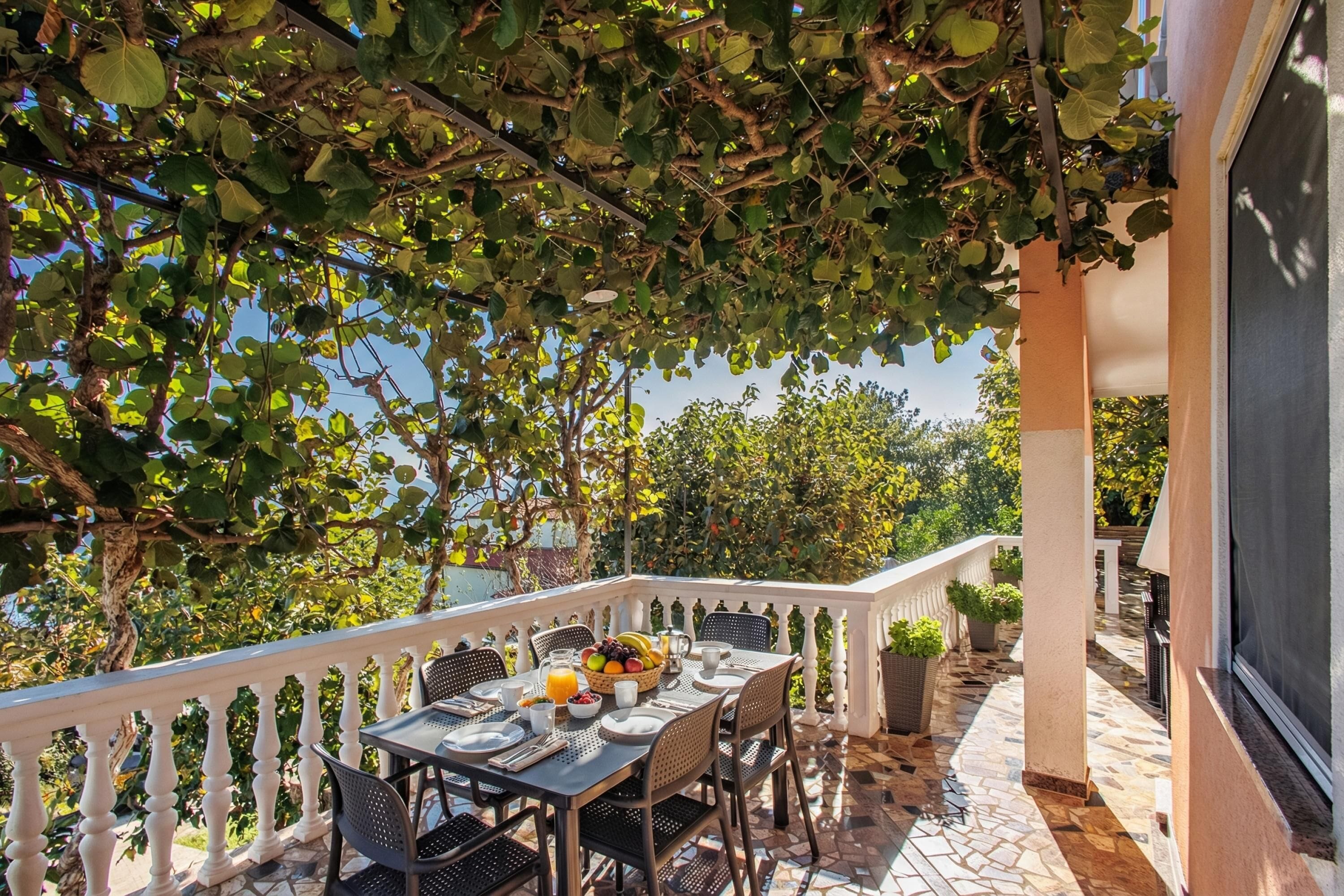 Standard Apartment, Multiple Bedrooms, Mountainside (Seaview House - Magdalena Apartment) | Outdoor dining