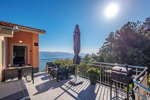 BBQ/picnic area - Seaview House Apartments (Krsan)