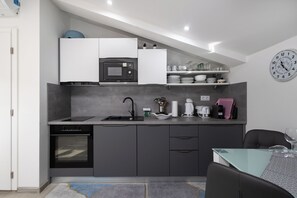 Standard Apartment, Multiple Bedrooms (Seaview House - Leana Apartment) | Private kitchen | Fridge, microwave, oven, stovetop - Seaview House Apartments (Krsan)