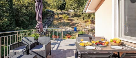 Standardlejlighed - flere soveværelser (Seaview House - Leana Apartment) | Terrasse/gårdhave