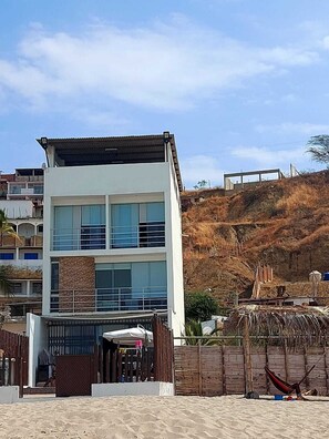 Exterior - Beach house in front of the sea in Zorritos, ideal to come with family and friends. (Zorritos)